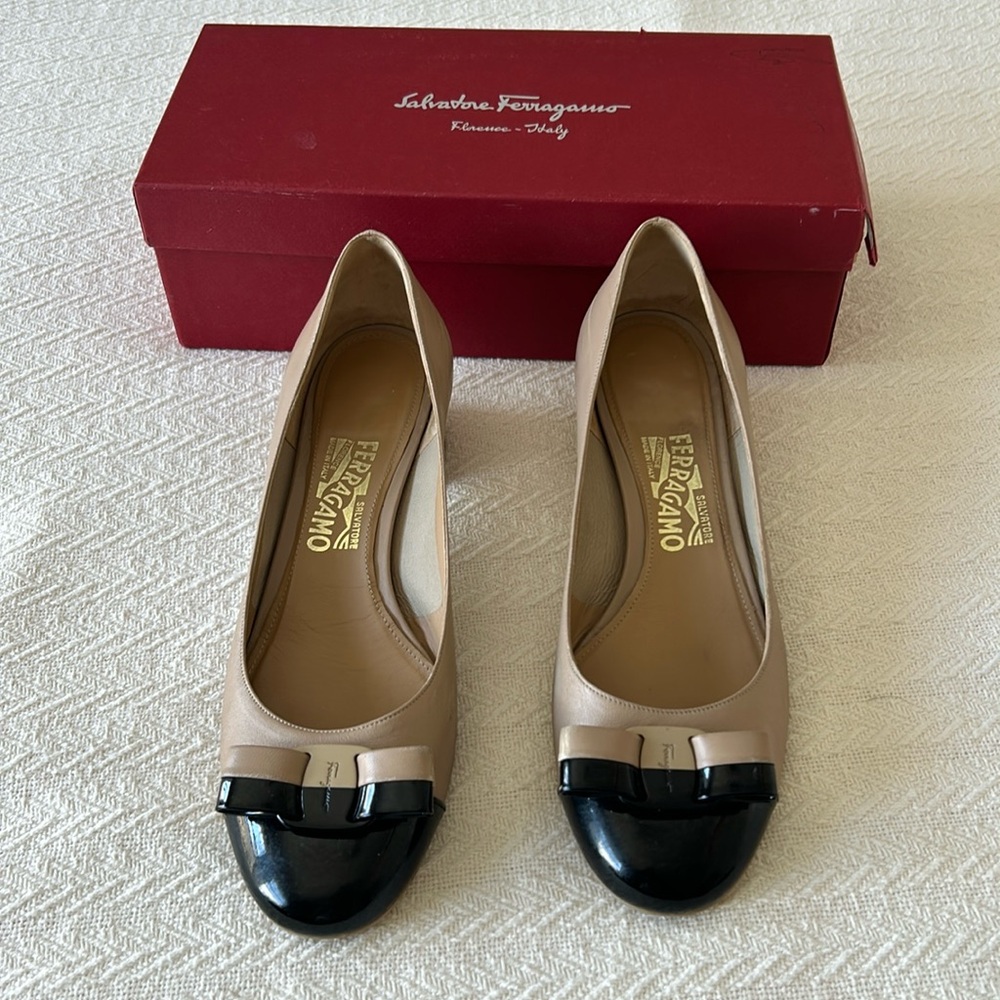 Salvatore Ferragamo spectator pumps